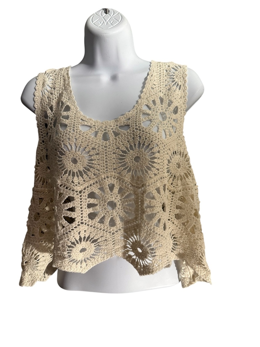 Crochet Tank Top - Cream Sleeveless Knit. 155.  LG/GR/GR